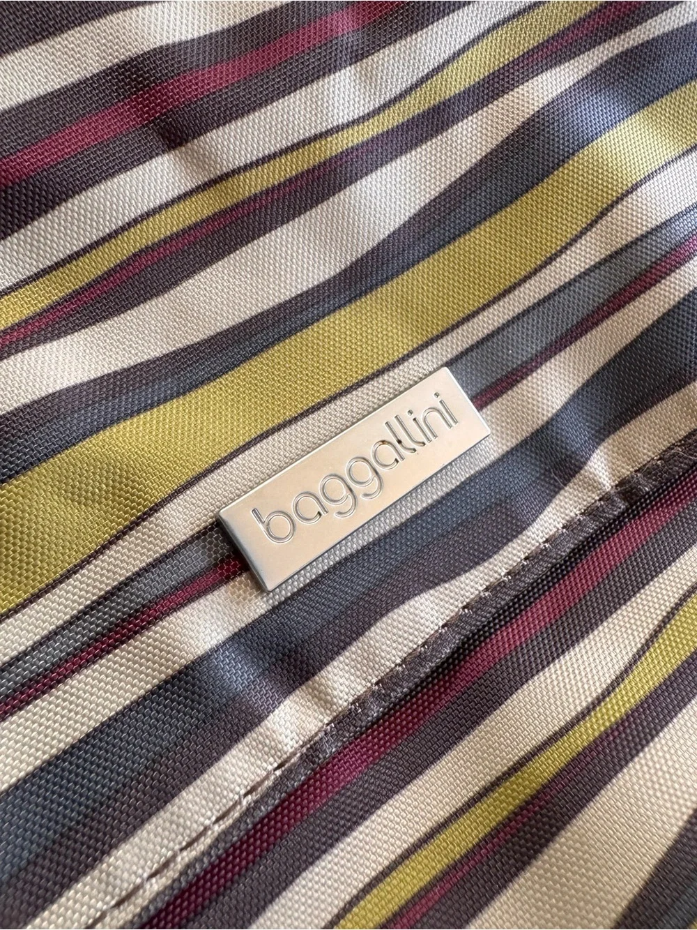 Baggallini Multi Colored Striped Crossbody Purse Bag Nylon